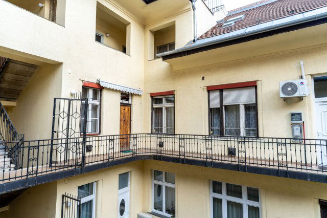 Eladó téglalakás, Budapesten, VI. kerületben 89.7 M Ft