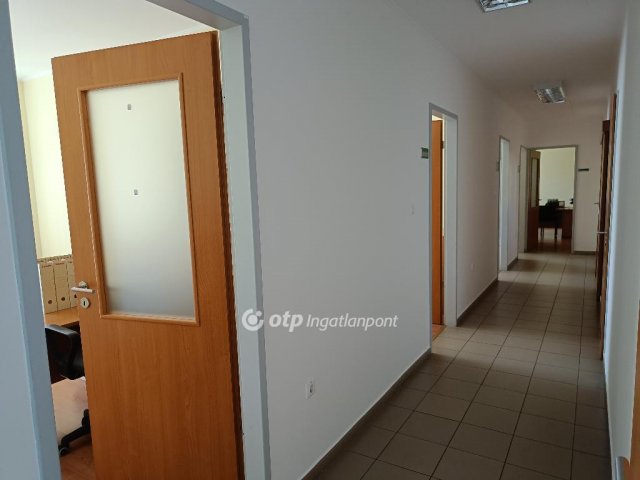 Eladó ipari ingatlan, Pakson 550 M Ft / költözzbe.hu