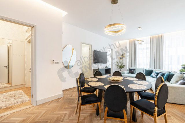 Kiadó téglalakás, albérlet, V. kerületben, Kristóf téren