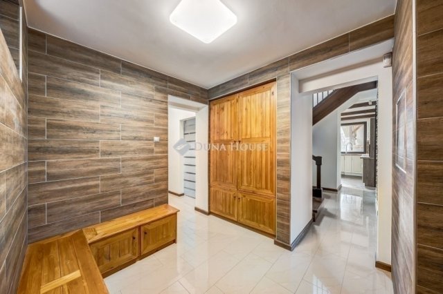 Eladó családi ház, Budaörsön 225 M Ft, 4 szobás