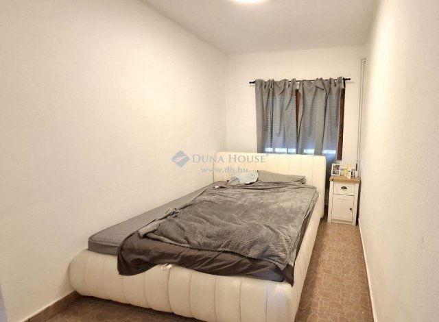 Eladó családi ház, Felsőpakonyban 89.9 M Ft, 9 szobás