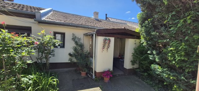 Eladó családi ház, Budapesten, XVIII. kerületben 66.9 M Ft