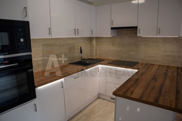 Eladó panellakás, Szegeden 74.9 M Ft, 3 szobás