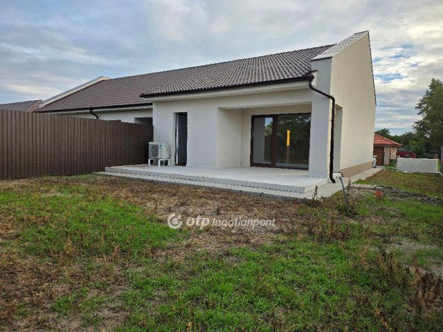 Eladó sorház, Hajdúszoboszlón 78 M Ft, 2 szobás