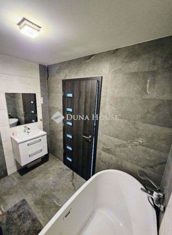 Eladó sorház, Szigethalmon 129 M Ft, 8 szobás