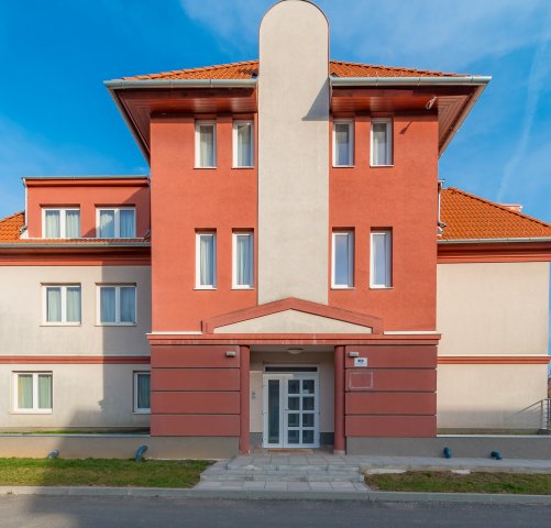 Eladó ipari ingatlan, Hévízen 758.19 M Ft, 16+16 szobás