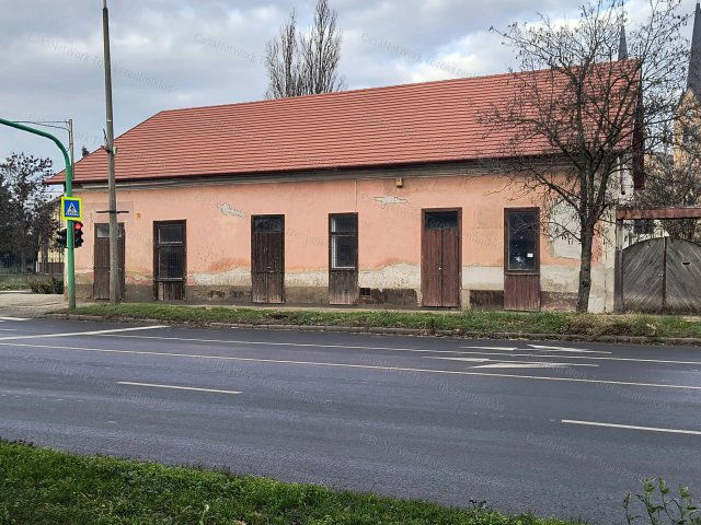 Eladó üzlethelyiség, Törökszentmiklóson 29 M Ft, 3 szobás