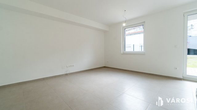 Eladó téglalakás, Siófokon 65 M Ft, 1 szobás