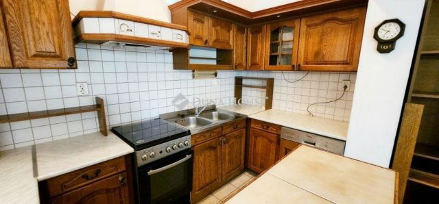 Eladó családi ház, Szombathelyen 69 M Ft, 7 szobás