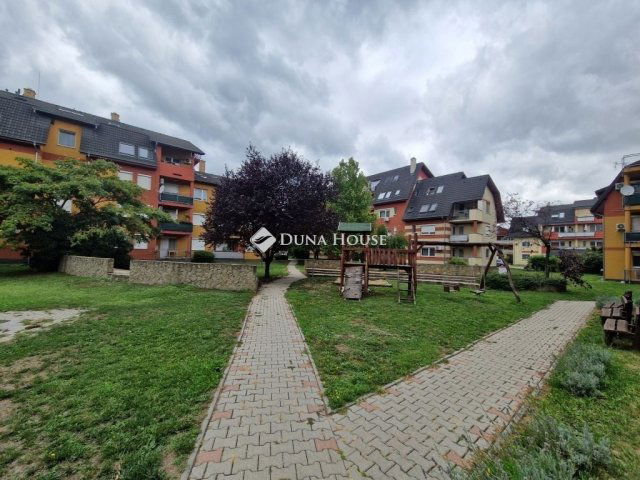 Eladó téglalakás, Szigetszentmiklóson 62.8 M Ft, 3 szobás