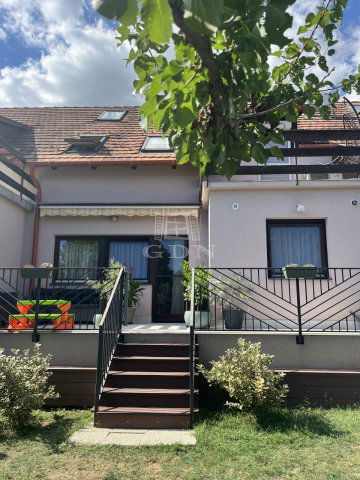Eladó sorház, Veszprémben 98.5 M Ft, 3+1 szobás