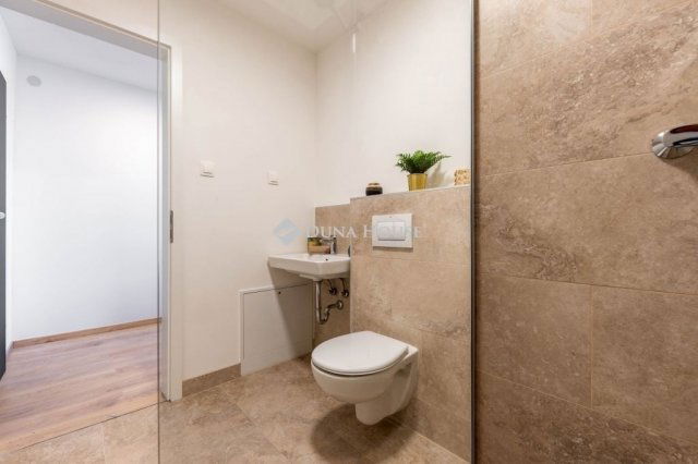 Eladó téglalakás, Budapesten, VI. kerületben 108.209 M Ft