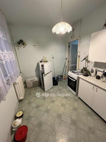 Eladó panellakás, Dunaújvárosban 30 M Ft, 1+1 szobás