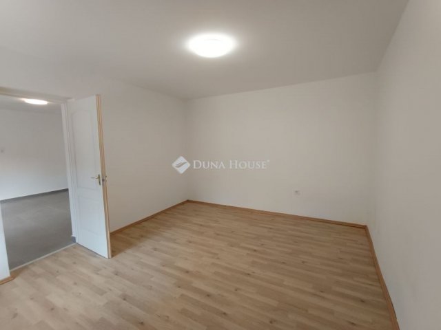 Eladó családi ház, Tápiószentmártonon 31.9 M Ft, 3 szobás