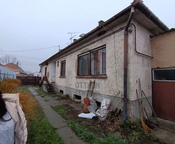 Eladó családi ház, Kalocsán 35 M Ft, 3 szobás