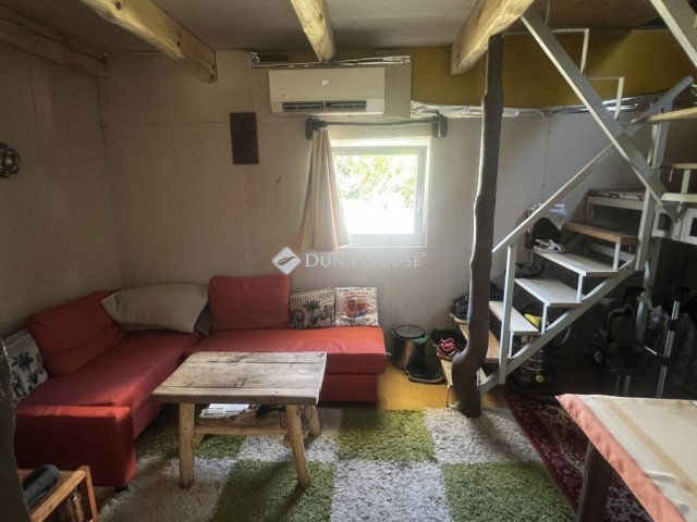 Eladó családi ház, Kincsesbányán 25 M Ft, 1 szobás