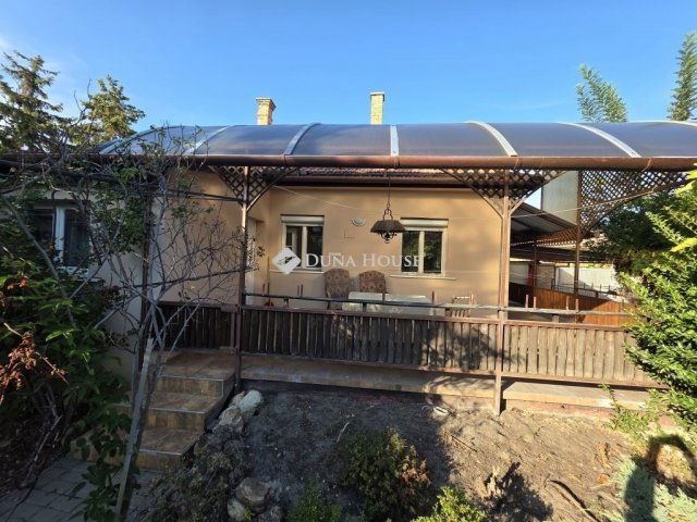 Eladó családi ház, Cegléden 69.9 M Ft, 4 szobás