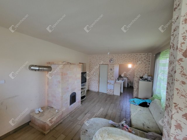 Eladó családi ház, Süttőn 29.9 M Ft, 2 szobás