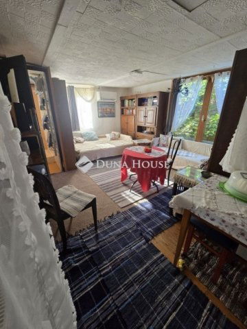 Eladó családi ház, Pécsett 19.9 M Ft, 2 szobás