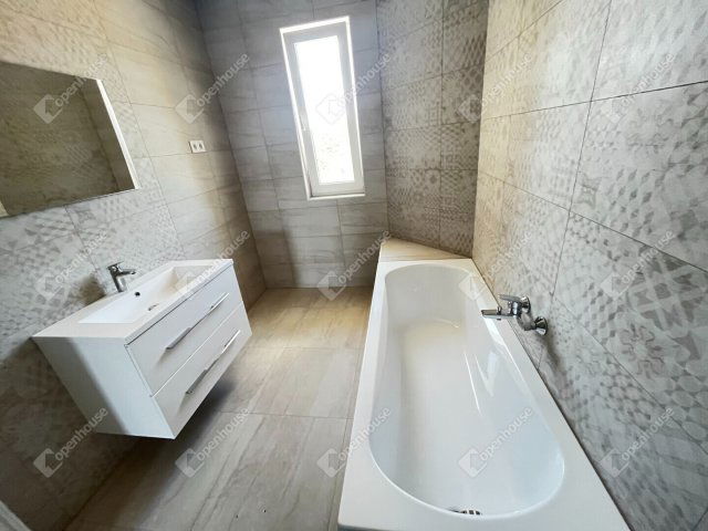 Eladó sorház, Debrecenben 129.9 M Ft, 4 szobás