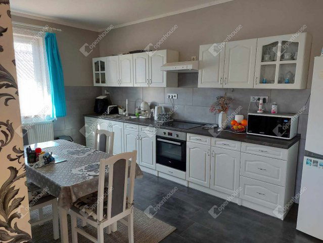 Eladó családi ház, Siófokon 92 M Ft, 4 szobás