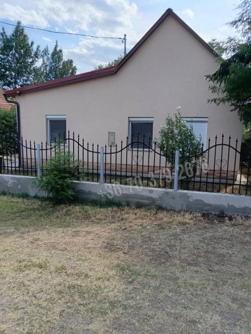 Eladó családi ház, Tóalmáson 55 M Ft, 2 szobás