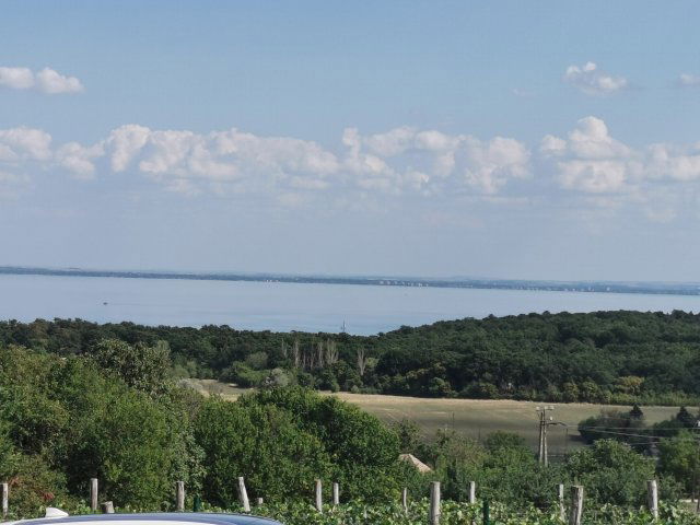 Eladó üzlethelyiség, Balatonalmádiban 99.9 M Ft, 3 szobás
