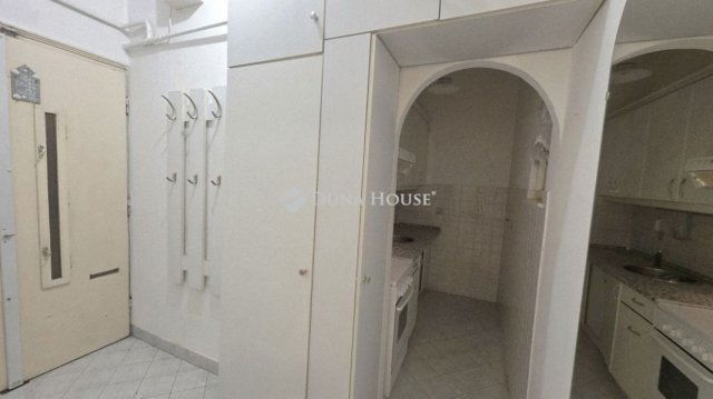 Eladó téglalakás, Budapesten, II. kerületben 69.9 M Ft, 1 szobás