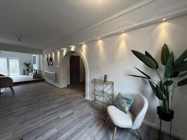 Eladó sorház, Pécsett, Vándor utcában 89.9 M Ft, 5 szobás