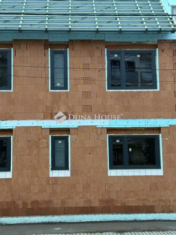 Eladó téglalakás, Kecskeméten 74.2 M Ft, 3 szobás