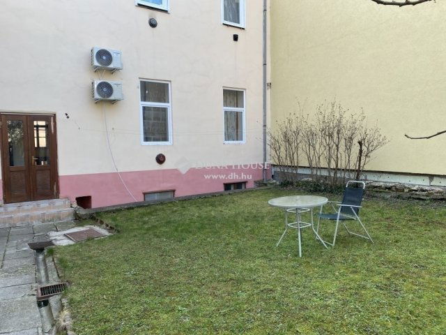 Eladó téglalakás, Pécsett 65.49 M Ft, 3 szobás