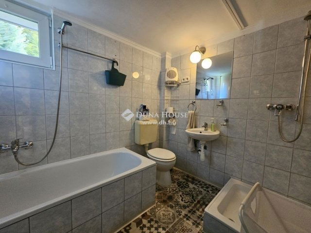 Eladó családi ház, Villányban 29.9 M Ft, 4 szobás