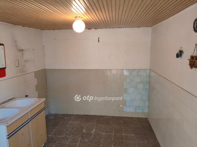 Eladó családi ház, Székesfehérvárott 80 M Ft, 2 szobás