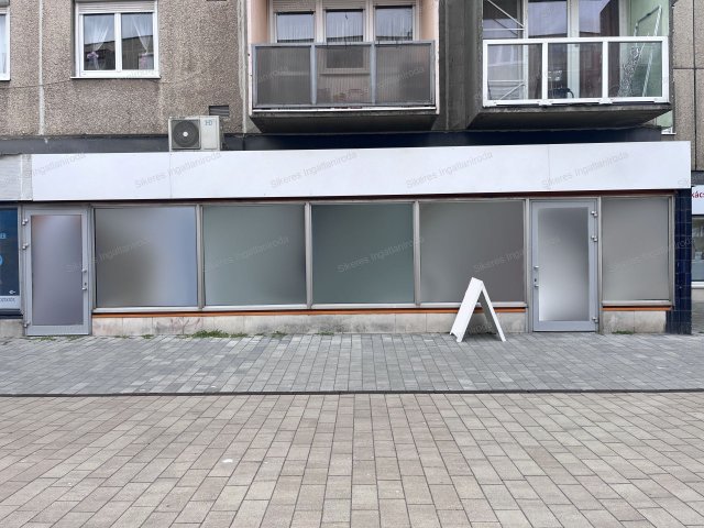 Eladó üzlethelyiség, Tatabányán 79 M Ft, 1 szobás