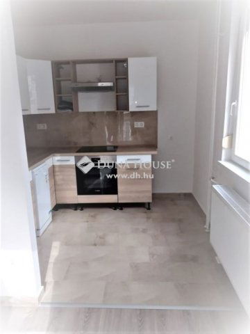 Eladó téglalakás, Pécsett 68.5 M Ft, 3 szobás