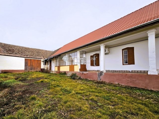 Eladó családi ház, Véménden 54.9 M Ft, 5 szobás