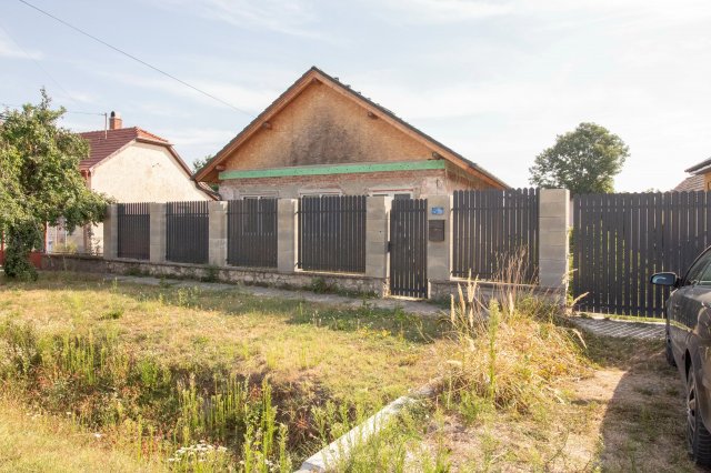 Eladó családi ház, Kisbéren 65 M Ft, 4 szobás