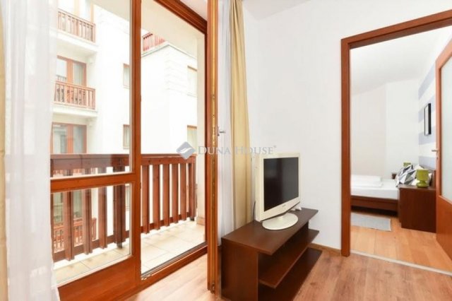 Kiadó téglalakás, albérlet, Budapesten, VI. kerületben