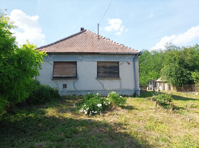 Eladó családi ház, Ukkon 13.3 M Ft, 2 szobás