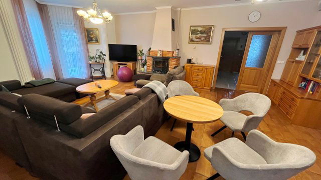 Eladó családi ház, Gércén 350 M Ft, 6+2 szobás