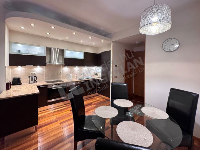 Kiadó téglalakás, albérlet, I. kerületben, Országház utcában