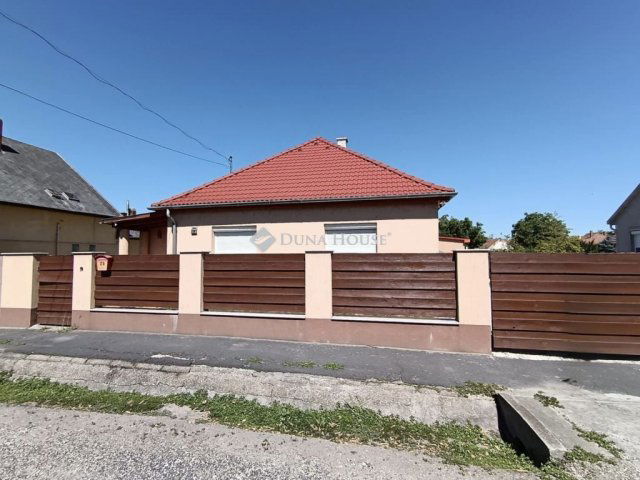 Eladó családi ház, Siófokon, Irinyi János utcában 110 M Ft