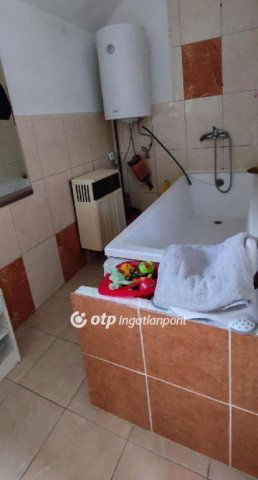 Eladó családi ház, Pápán 17.5 M Ft, 2+1 szobás