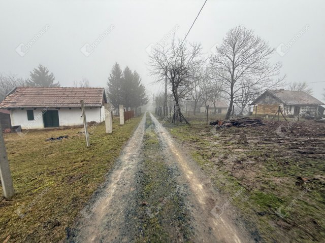 Eladó nyaraló, Gyűrűsön 2.5 M Ft, 1 szobás