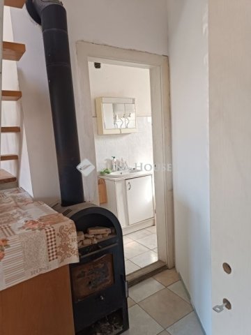 Eladó családi ház, Szegeden 54.99 M Ft, 2 szobás