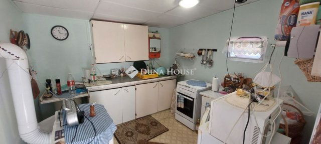 Eladó nyaraló, Tatabányán 15 M Ft, 1 szobás