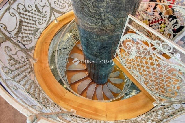 Eladó családi ház, Dunakeszin 450 M Ft, 6+3 szobás