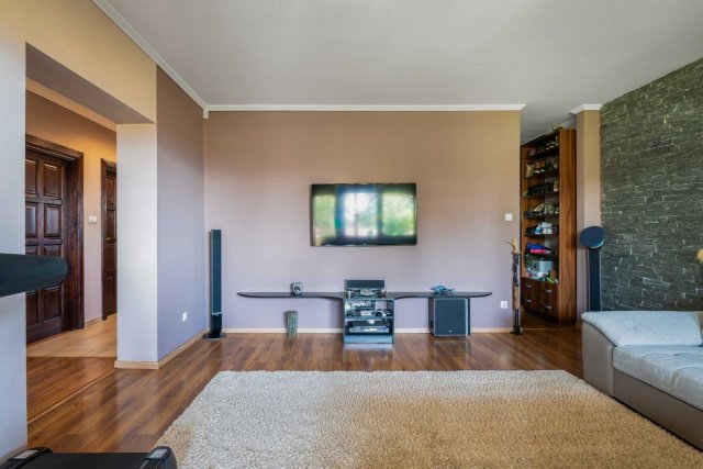 Eladó családi ház, Zsámbékon 169.9 M Ft, 5 szobás