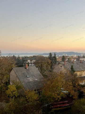 Eladó téglalakás, Balatonfüreden 49.99 M Ft, 3 szobás