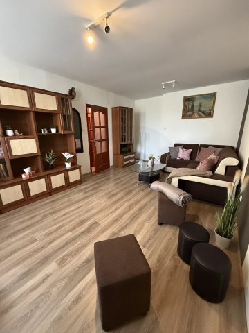 Eladó téglalakás, Szolnokon 32 M Ft, 2 szobás